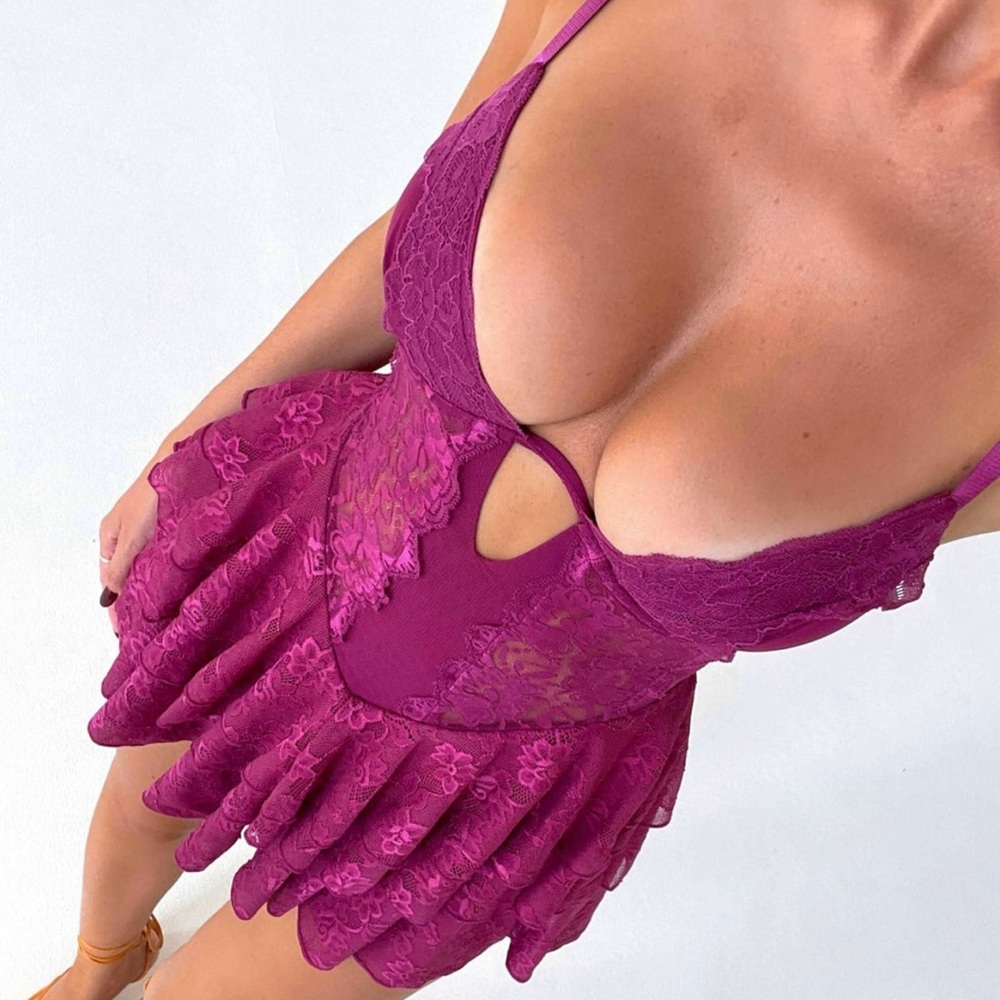 Outcast-GRAZIE MINI DRESS PLUM XXS
New w/ out tags, never worn